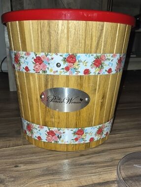 The Pioneer Woman Ice Cream Maker